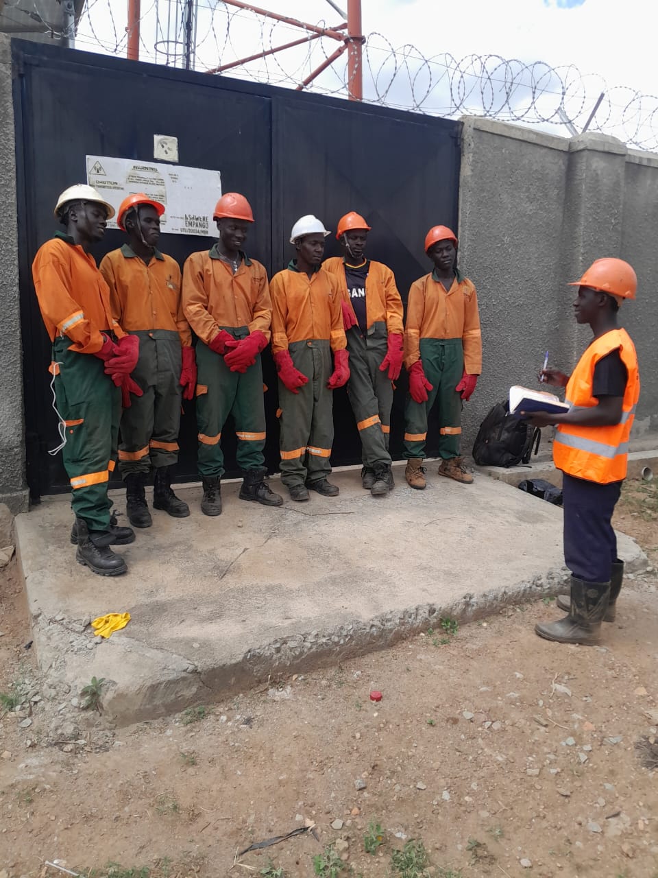 Breifing and tools box talks before work